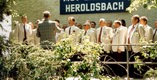 Die Eintracht beim Platzsingen am 19.05.1996